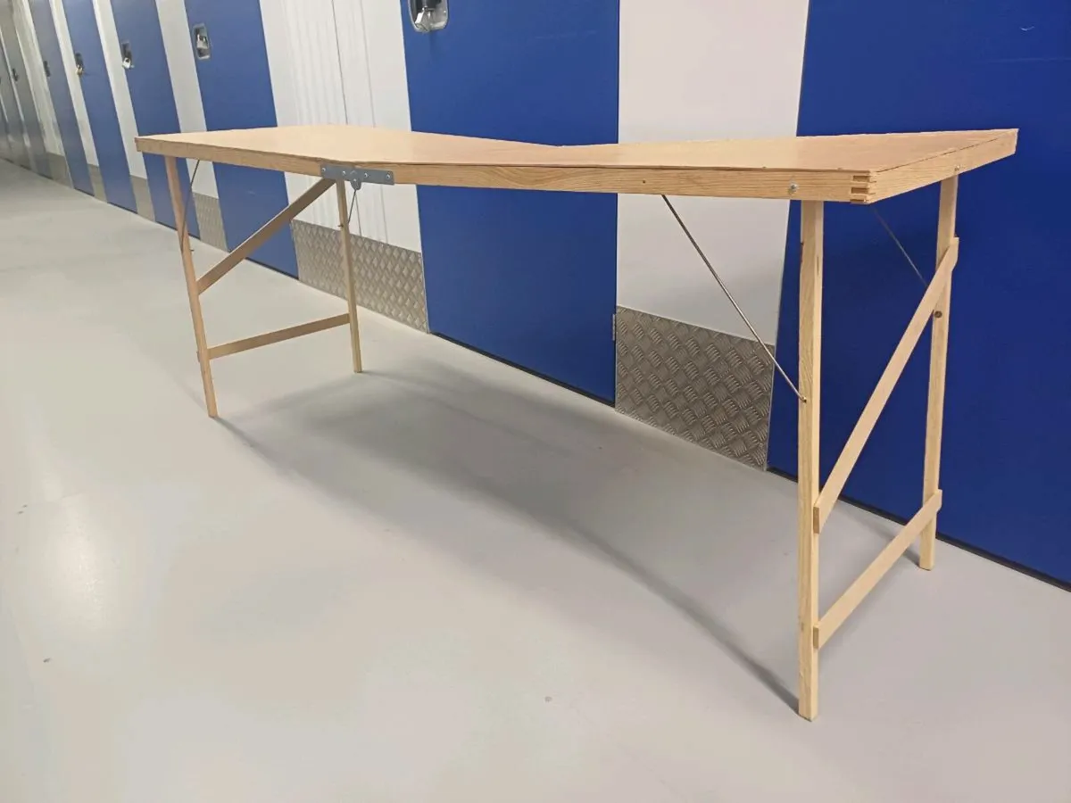Folding table - Image 1