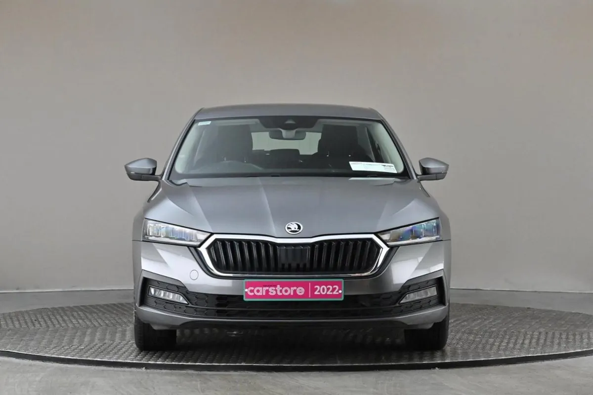 Skoda Octavia Ambition 2.0tdi 6spd 115BHP 5DR - Image 2