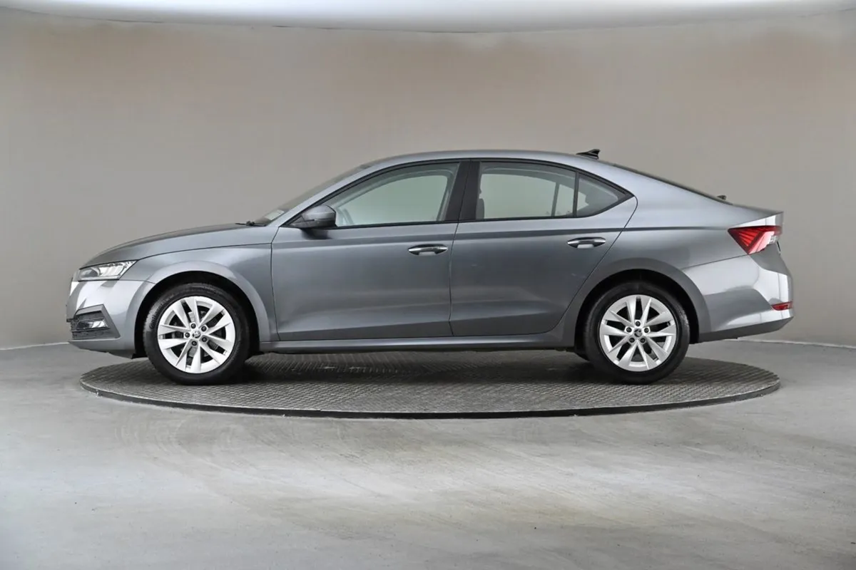 Skoda Octavia Ambition 2.0tdi 6spd 115BHP 5DR - Image 4