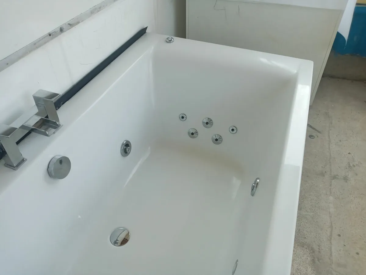 Delivery - Large Jacuzzi Bath with Taps - Image 2