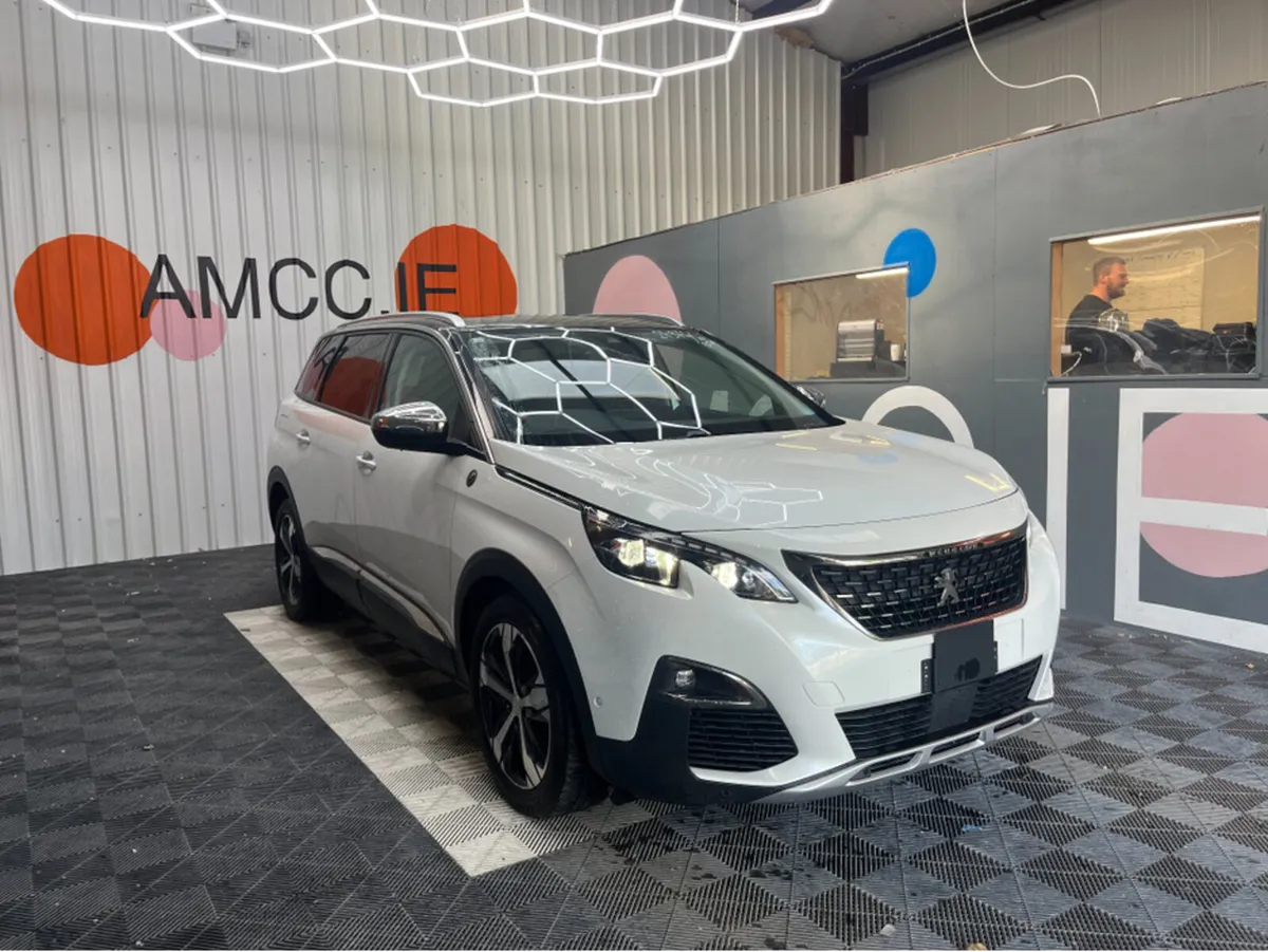Peugeot 5008 2.0 DIESEL / 101k KMs / HEATED SEATS - Image 1
