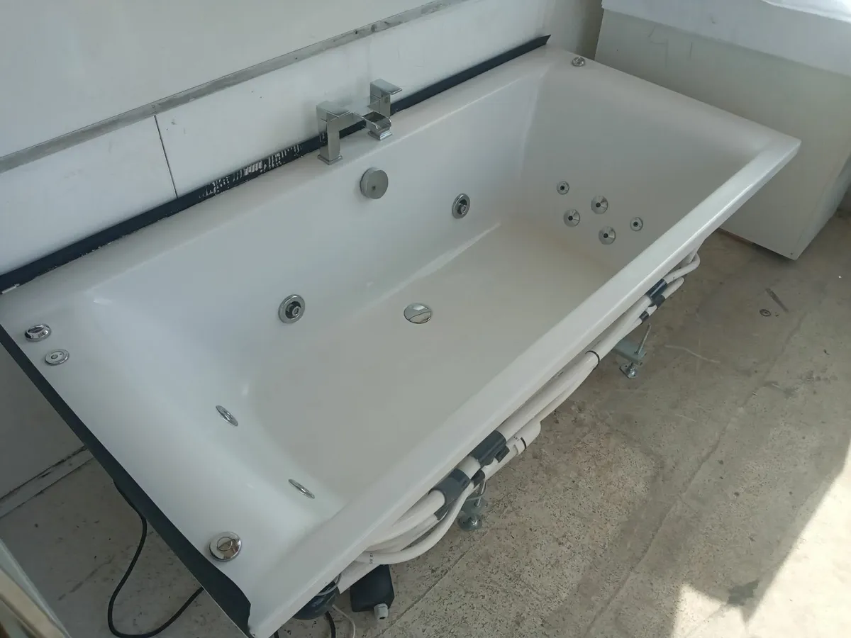 Delivery - Large Jacuzzi Bath with Taps - Image 4