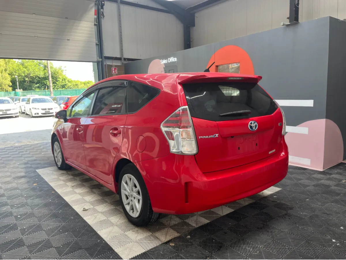 Toyota Prius 1.8 HYBRID / 34k KMs / REVERSE CAMERA - Image 4
