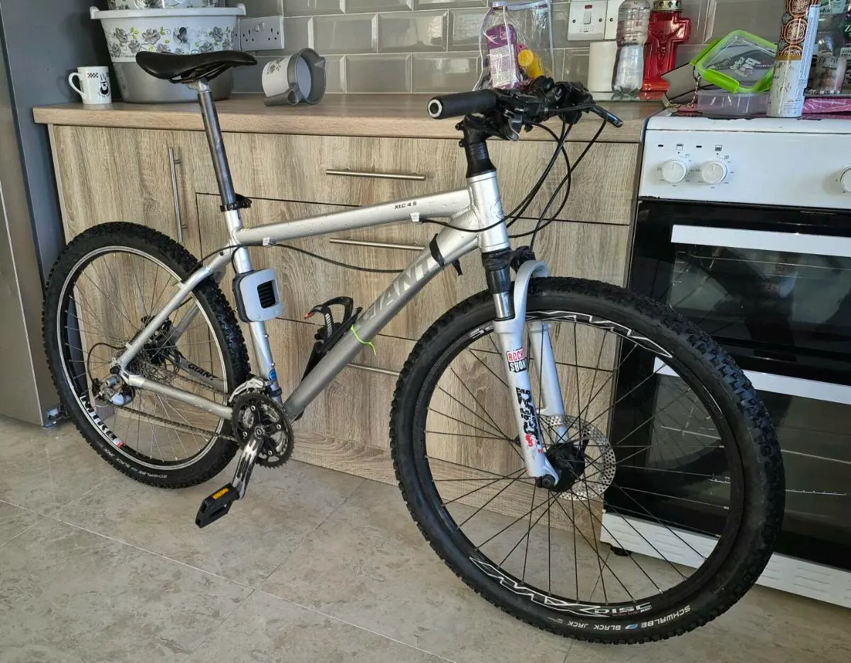 ADULTS GIANT XTC 4.5 MOUNTAIN BIKE.27.5 HARD TAIL - Image 1