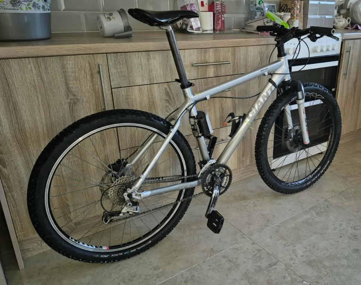 ADULTS GIANT XTC 4.5 MOUNTAIN BIKE.27.5 HARD TAIL - Image 2