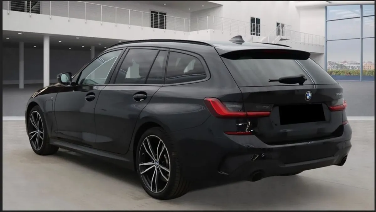 BMW 3 SERIES 330e M SPORT AUTO HYBRID ESTATE - Image 3