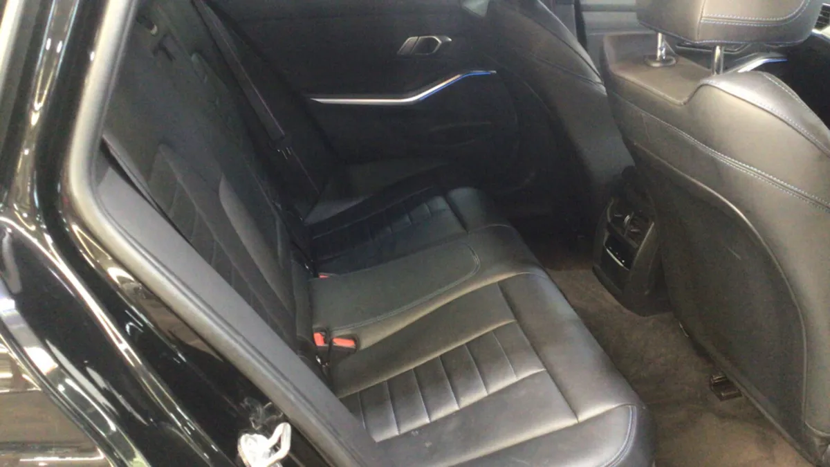BMW 3 SERIES 330e M SPORT AUTO HYBRID ESTATE - Image 4