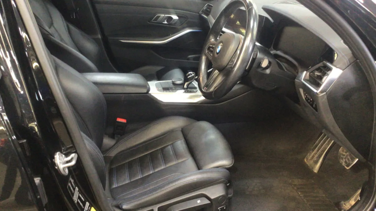 BMW 3 SERIES 330e M SPORT AUTO HYBRID ESTATE - Image 2