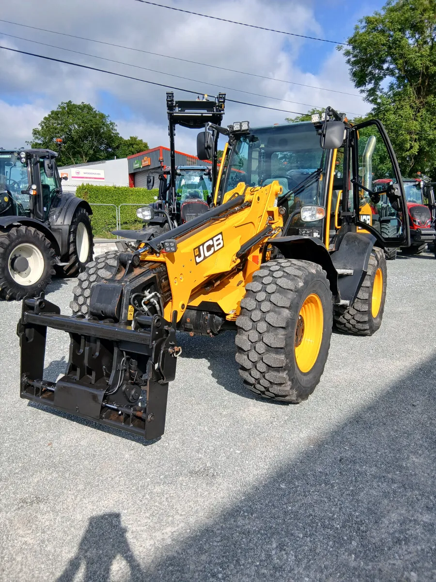 JCB 320S - Image 1