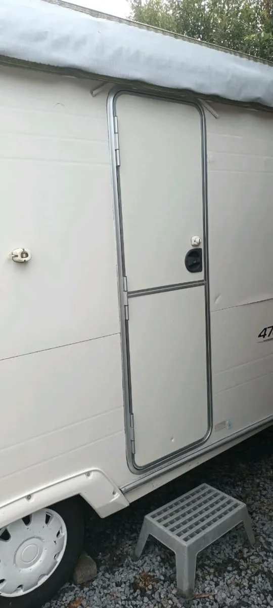 Avondale Dart 470 Caravan - Image 3