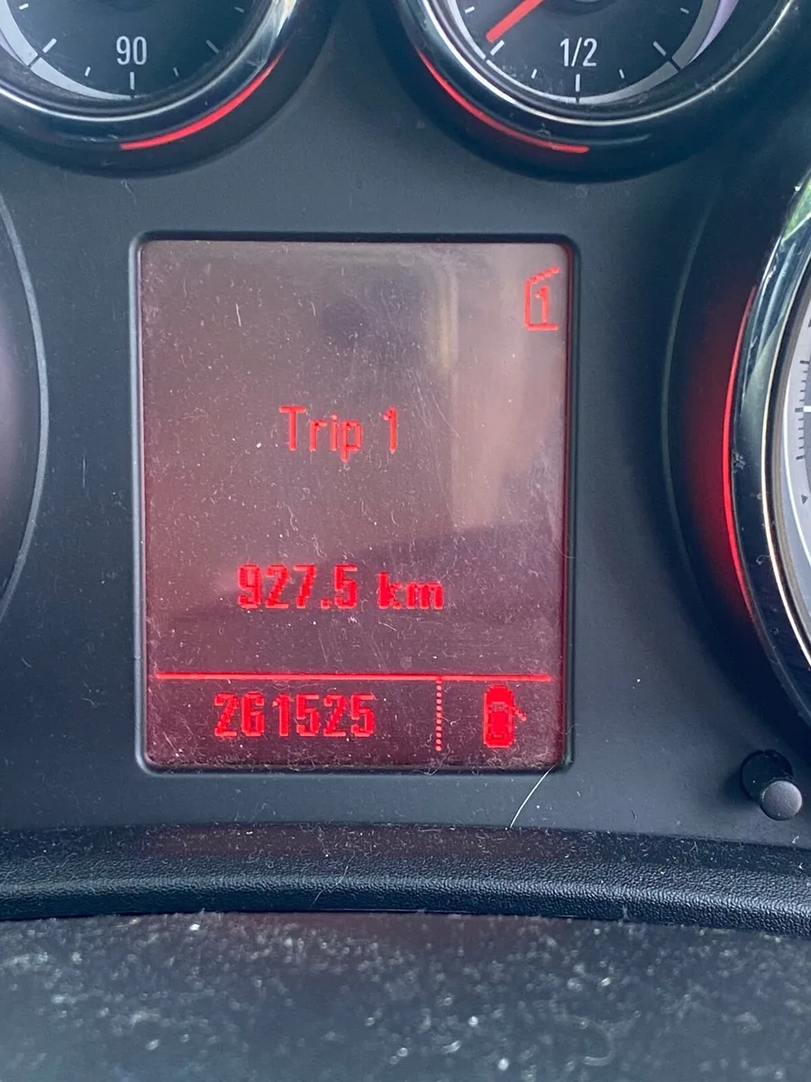 Vauxhall Astra 2011 - Image 2