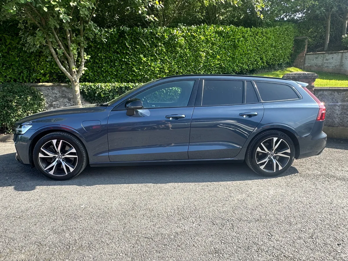 Volvo V60 2022 - Image 2