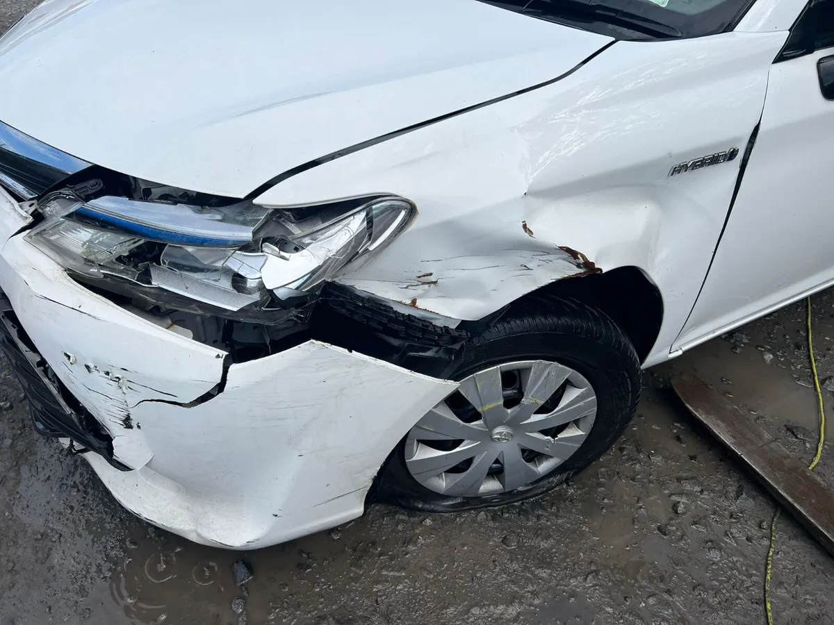 2015 Toyota Corolla Fielder 1.5 Hybrid Automatic - Image 2