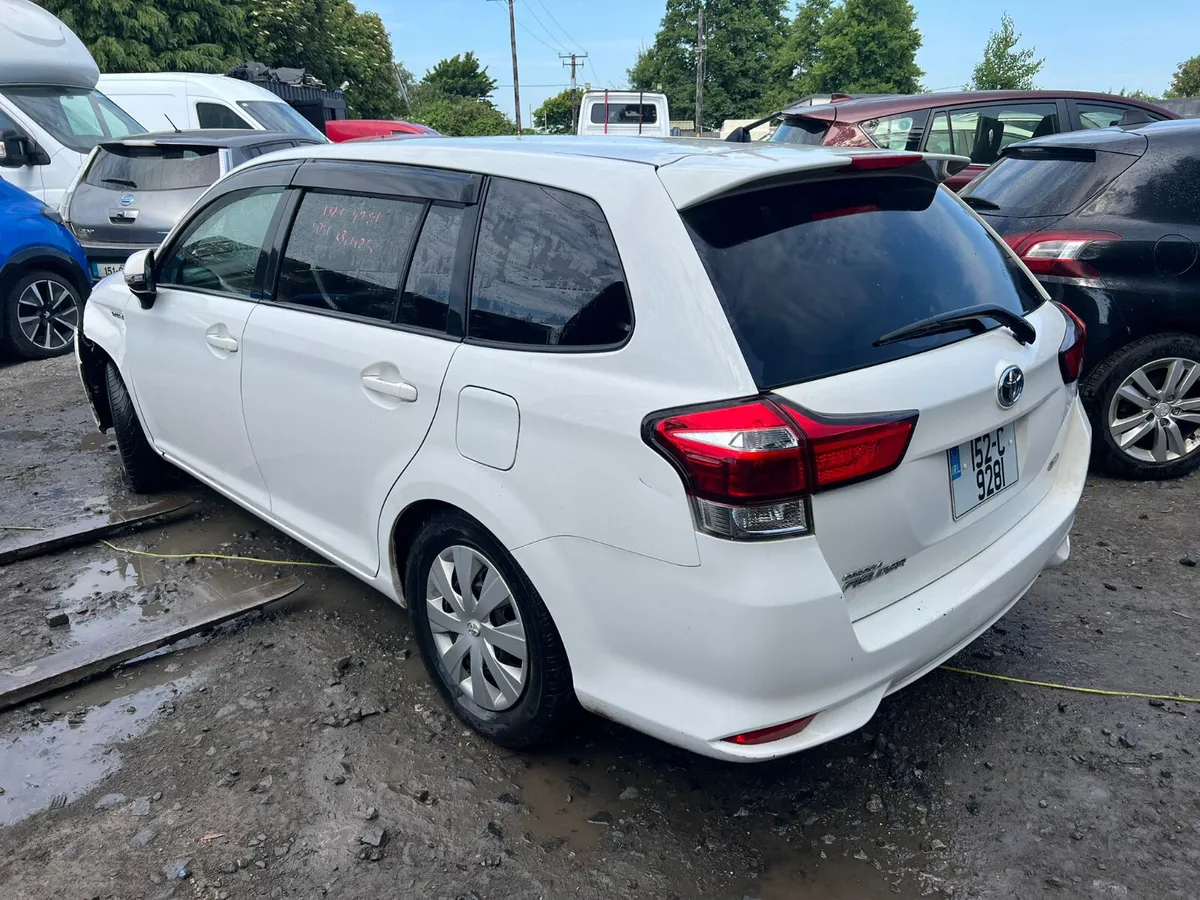 2015 Toyota Corolla Fielder 1.5 Hybrid Automatic - Image 4