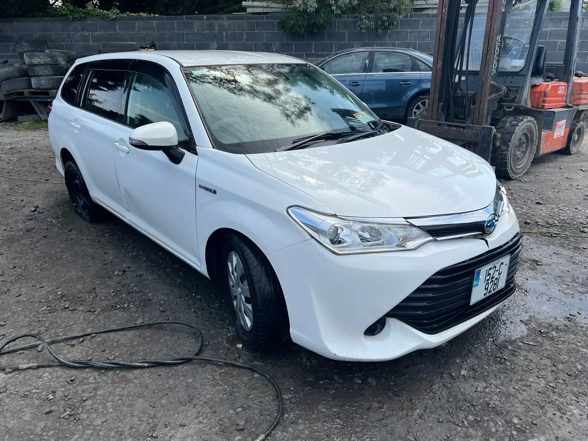 2015 Toyota Corolla Fielder 1.5 Hybrid Automatic - Image 1