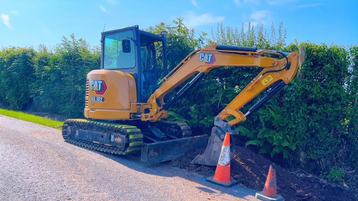 2019 Caterpillar 303.5 C/W 3 Buckets - Image 1