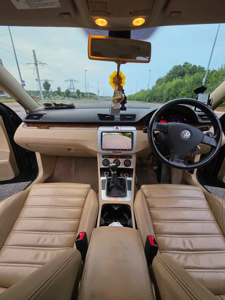 Volkswagen Passat PETROL TOP-SPEC HIGHLINE - Image 1