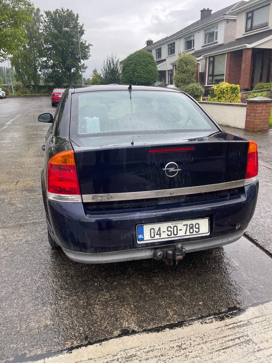 2004 Opel Vectra - Image 1