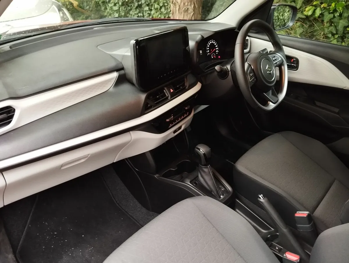 Suzuki Swift 2024 - Image 2