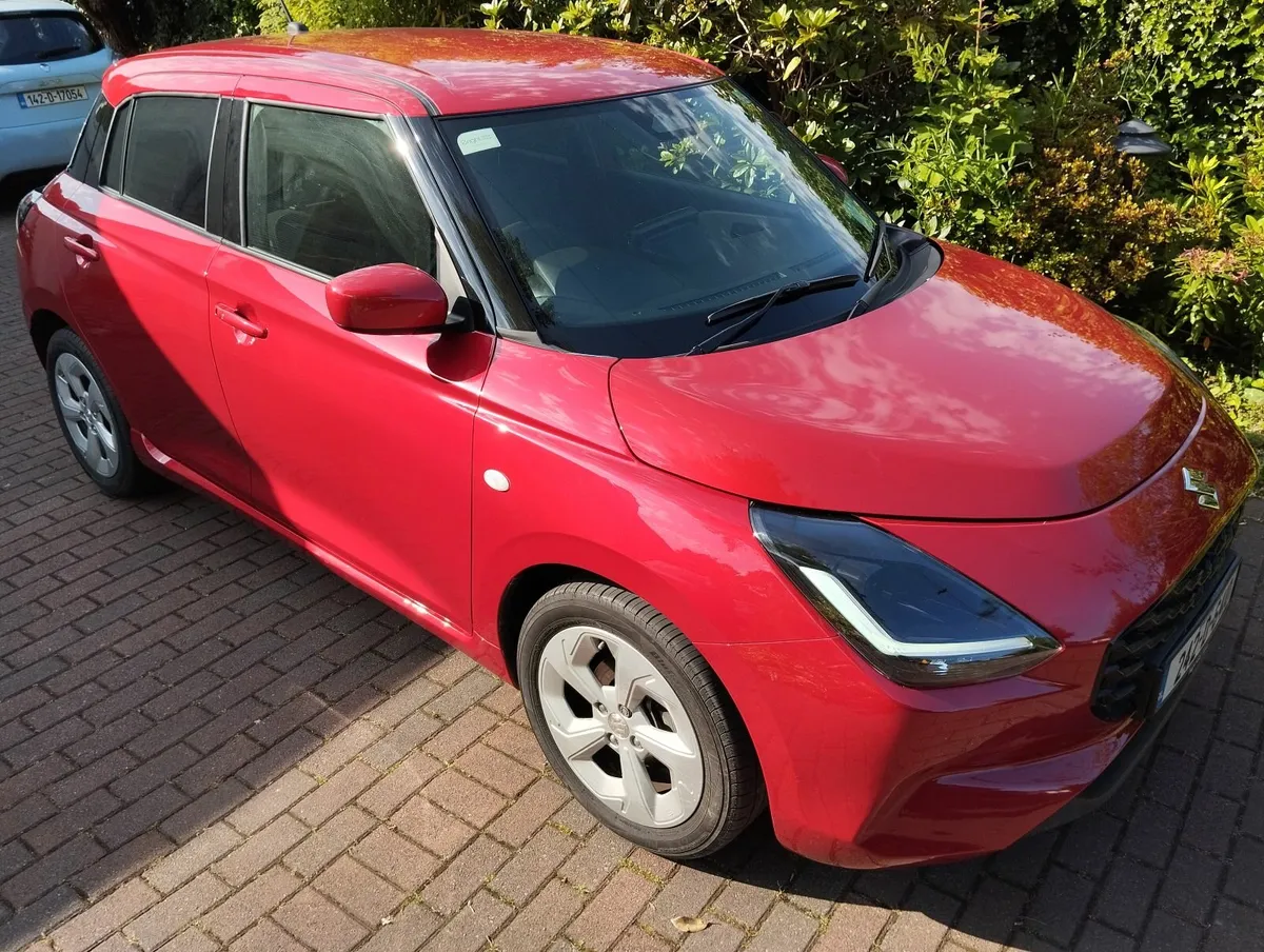 Suzuki Swift automatic hybrid only 9000km - Image 2