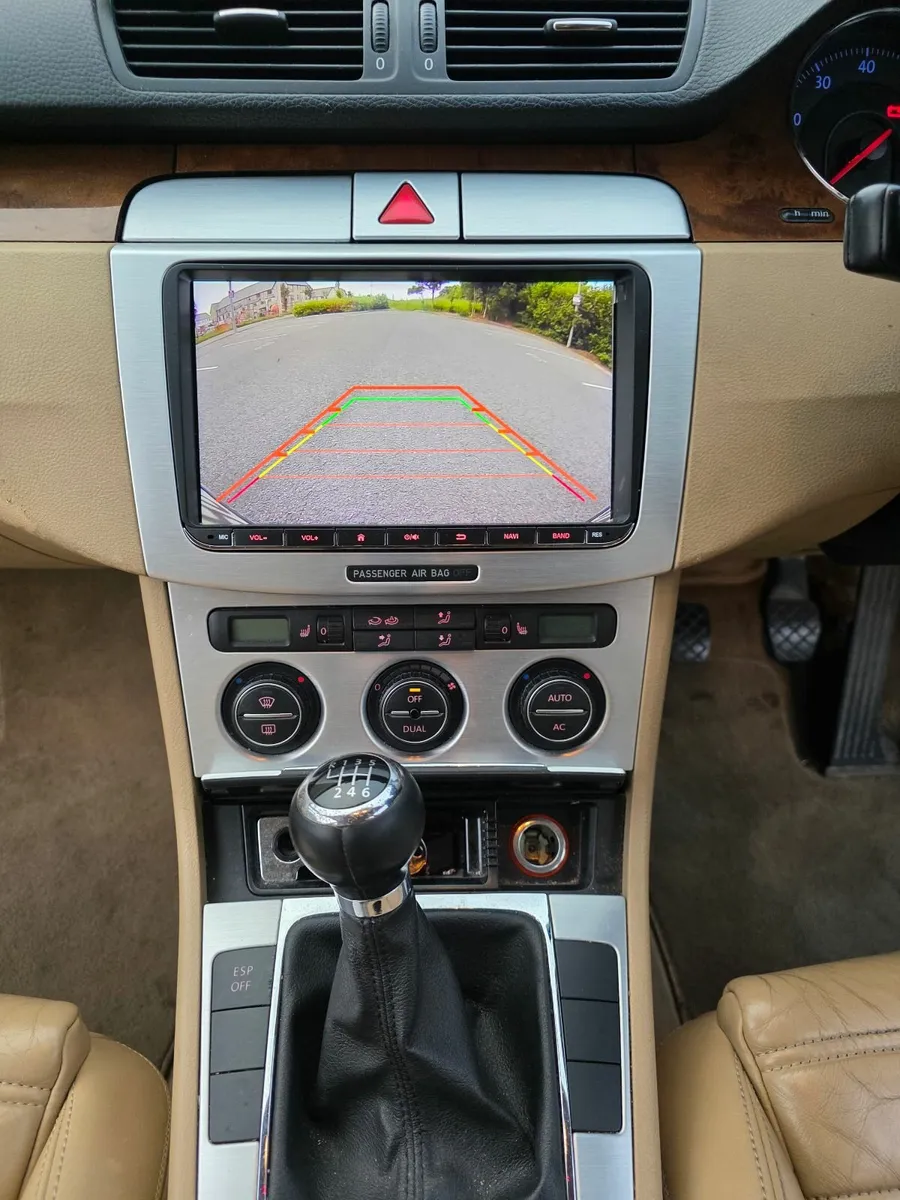 Volkswagen Passat PETROL TOP-SPEC HIGHLINE - Image 2