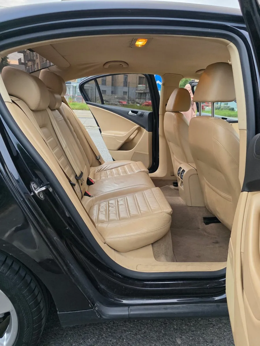 Volkswagen Passat PETROL TOP-SPEC HIGHLINE - Image 3