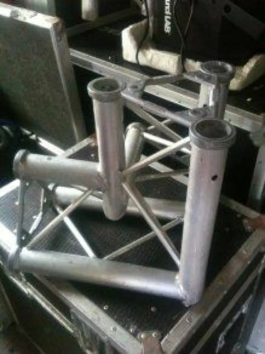 Truss - Image 1