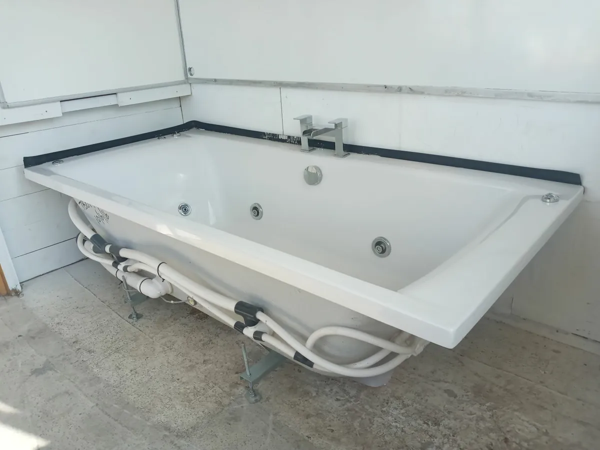 Delivery - Large Jacuzzi Bath with Taps - Image 4