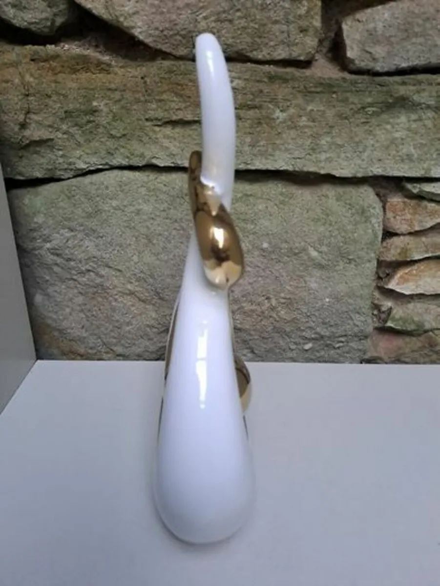 Modern art statue flame - Image 3