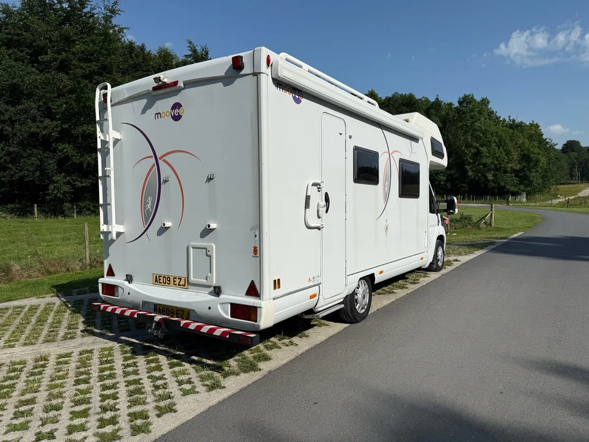 2009 6 berth motorhome - Image 4