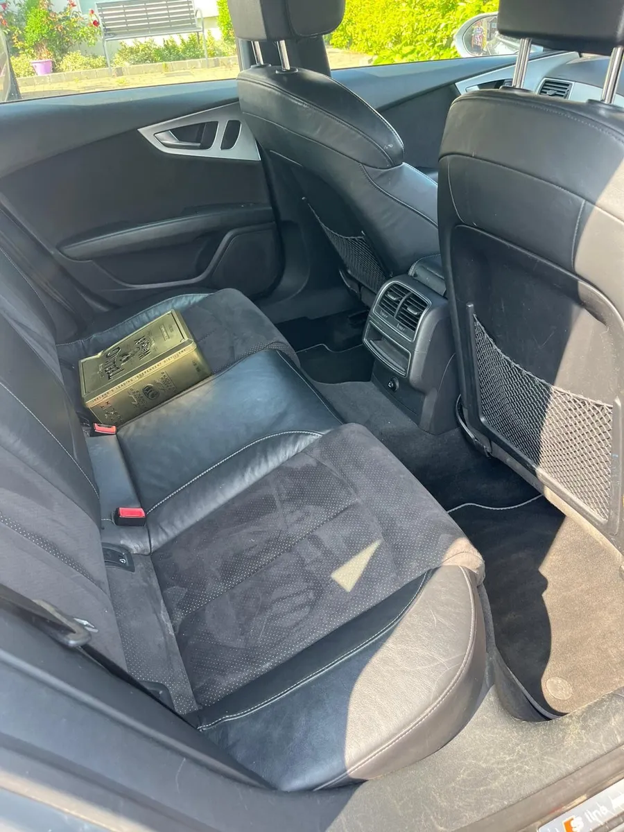 Audi A7 2011 - Image 2