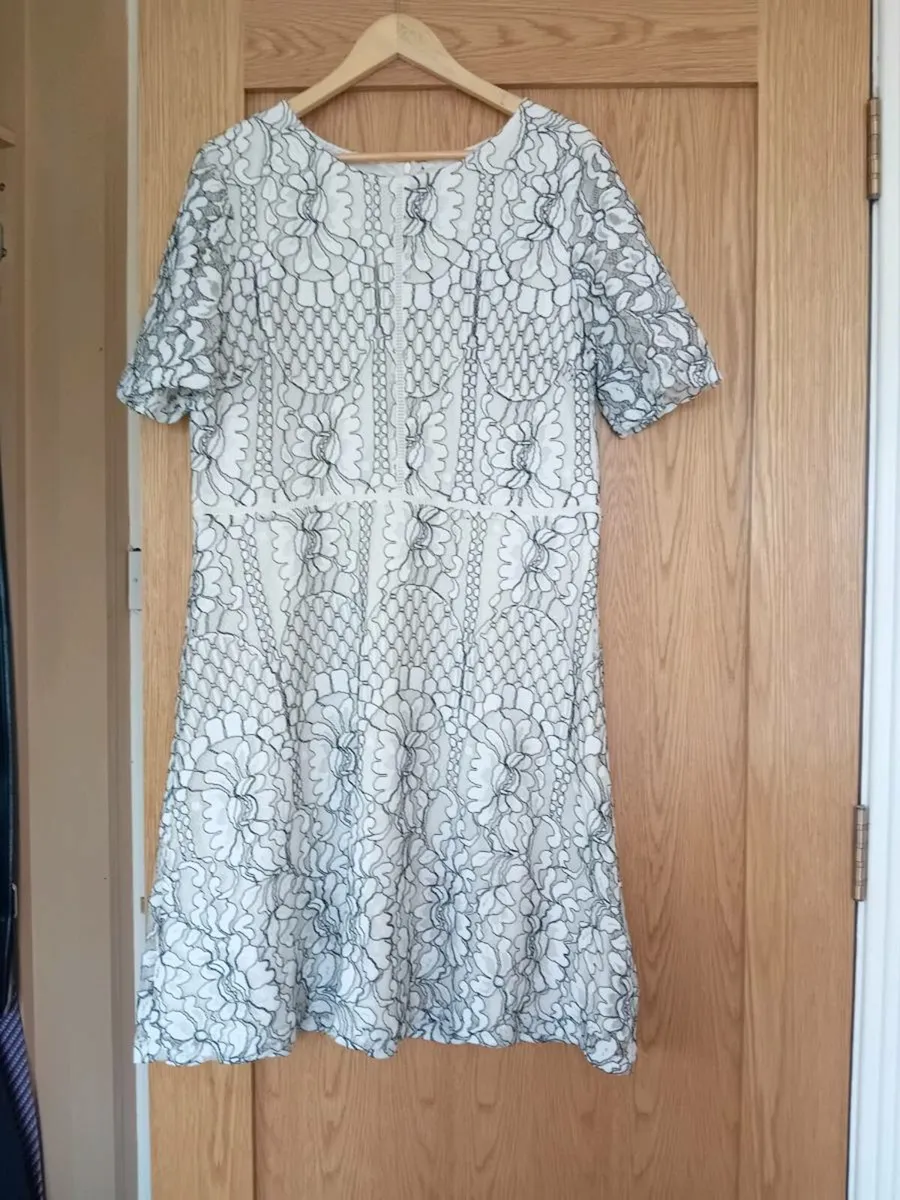 Ladies Dress Size 18 - Image 1