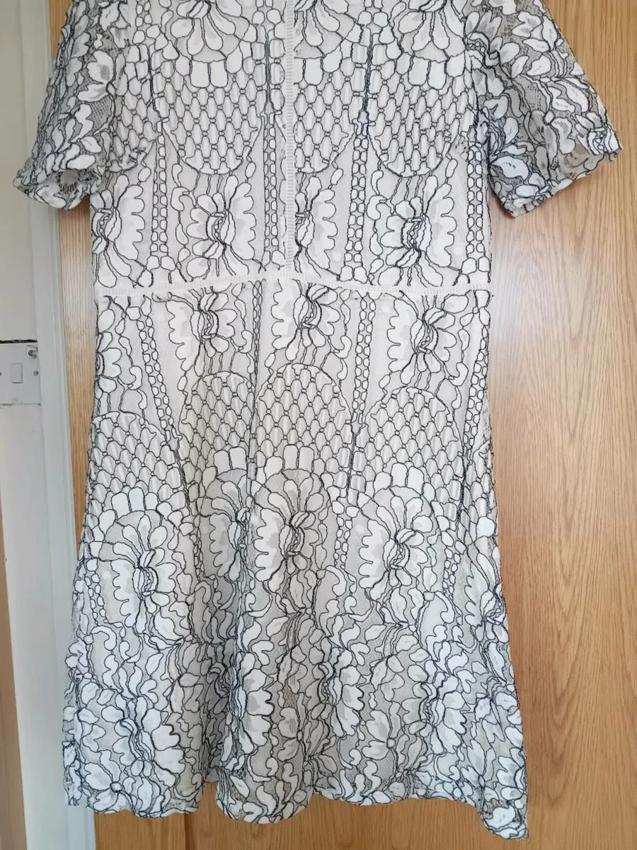 Ladies Dress Size 18 - Image 2