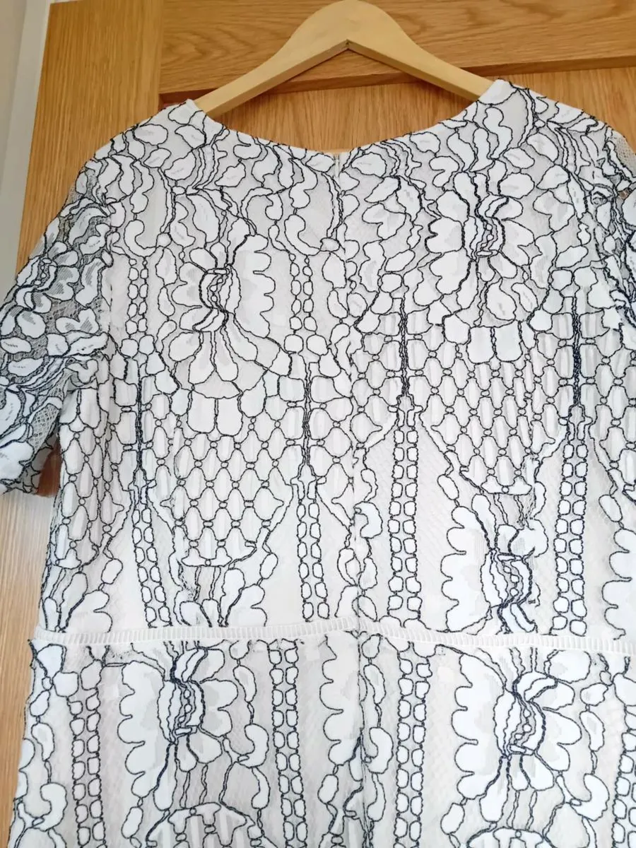 Ladies Dress Size 18 - Image 3