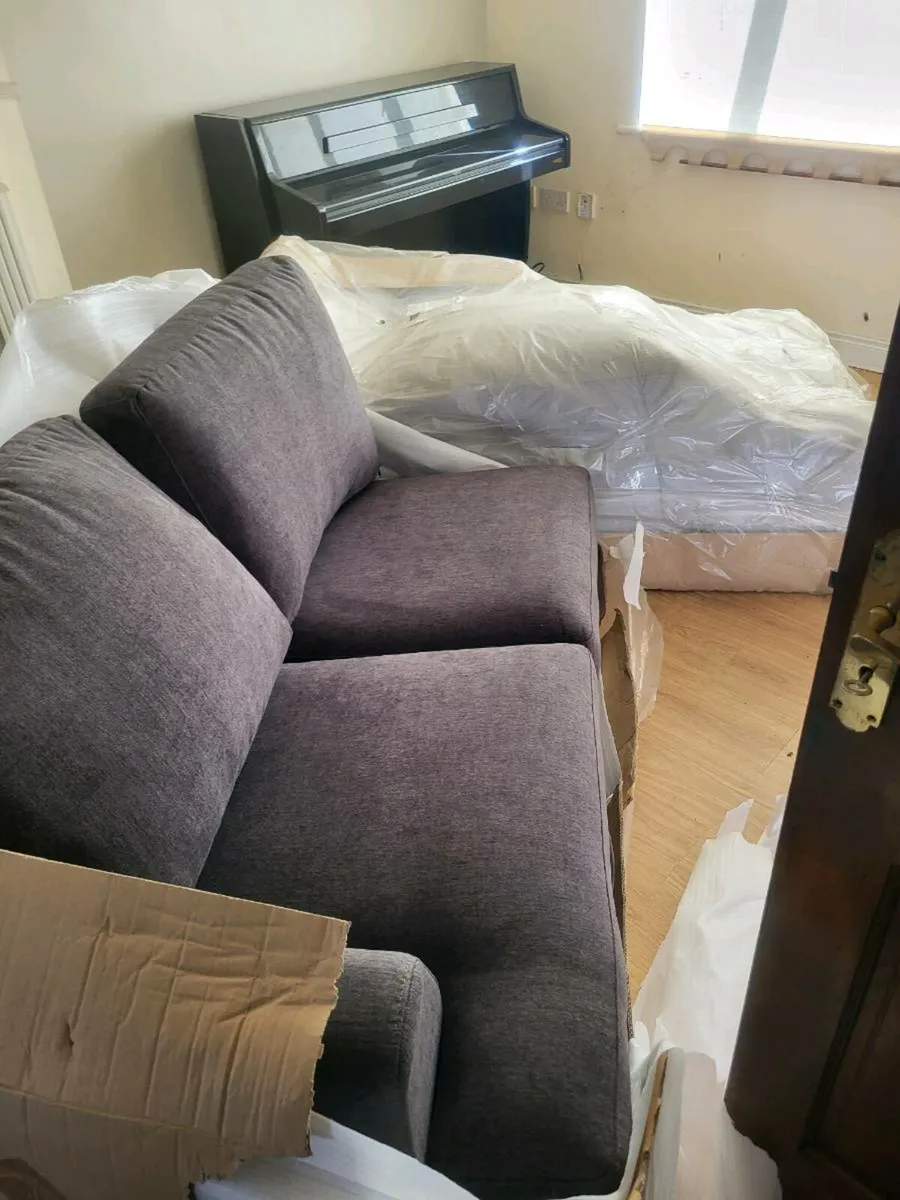 Couch - Image 4