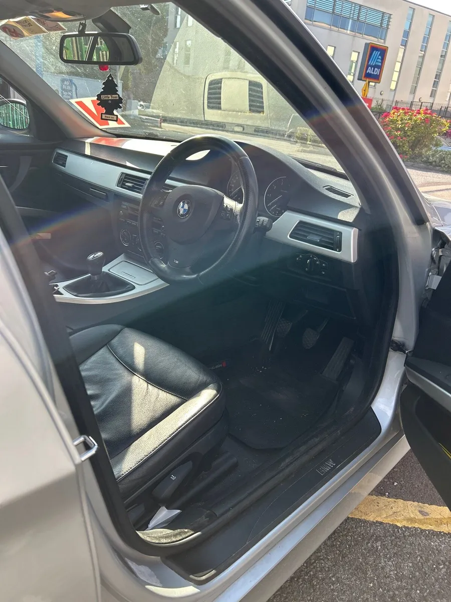BMW 318i LOW MILES - Image 4