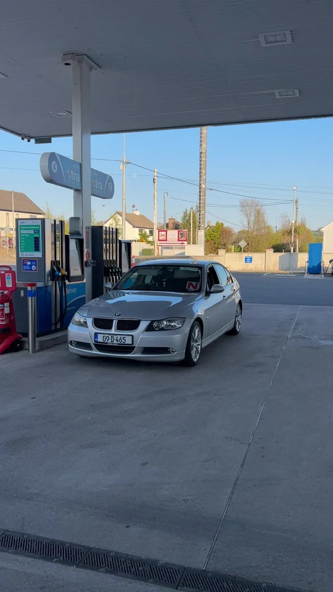 BMW 318i LOW MILES - Image 1