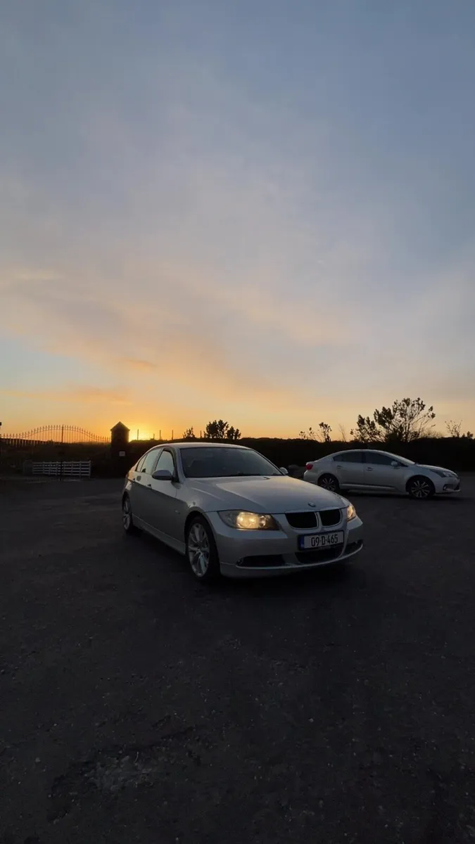 BMW 318i LOW MILES - Image 2