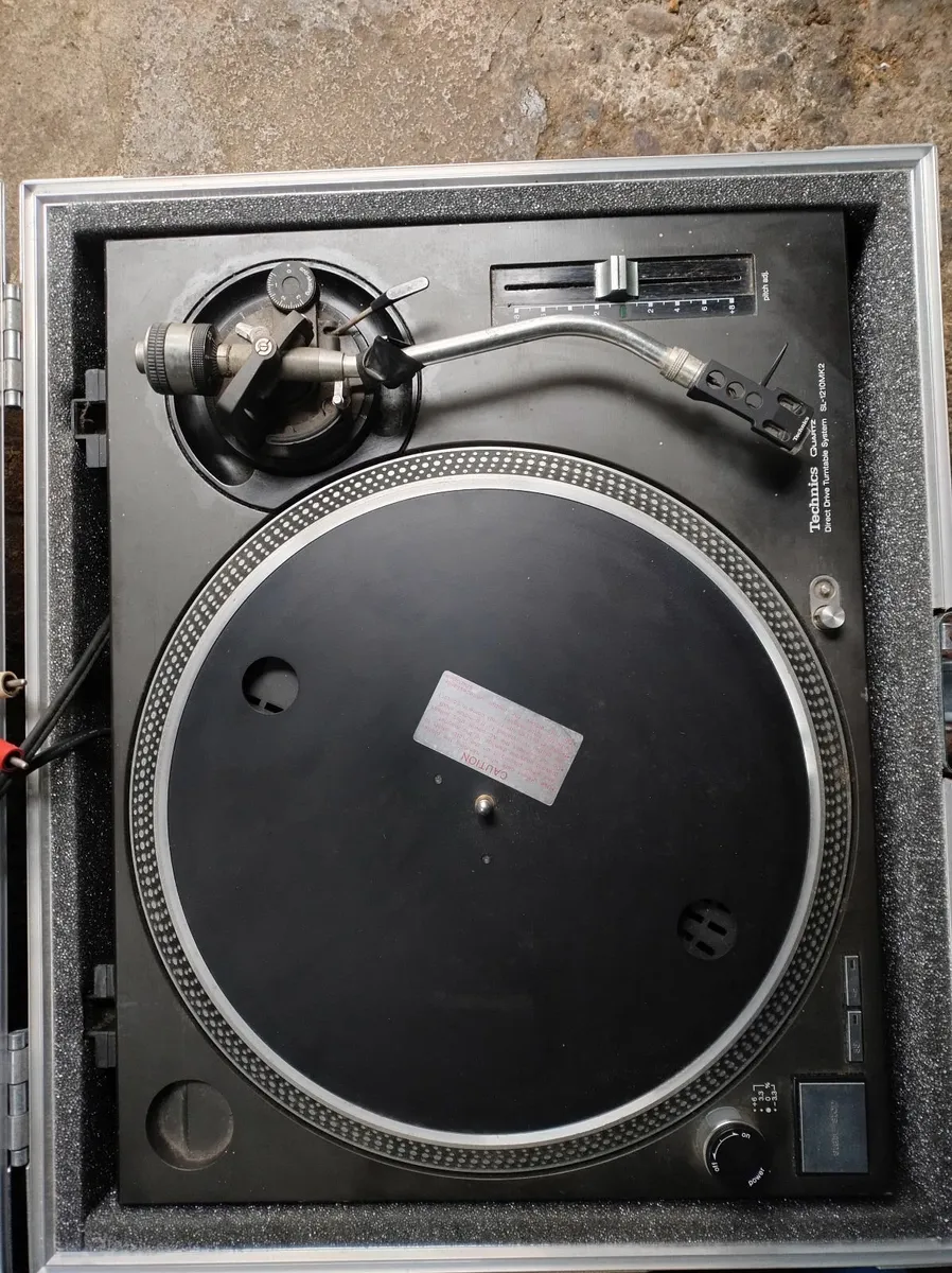 Technic 1210 Turntables - Image 1