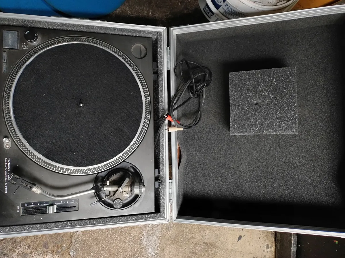 Technic 1210 Turntables - Image 2