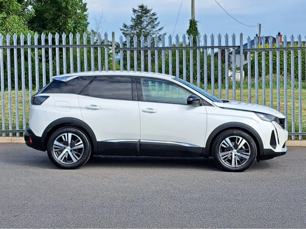 Peugeot 3008 Allure 1.5td 130BHP  half Leather re - Image 2