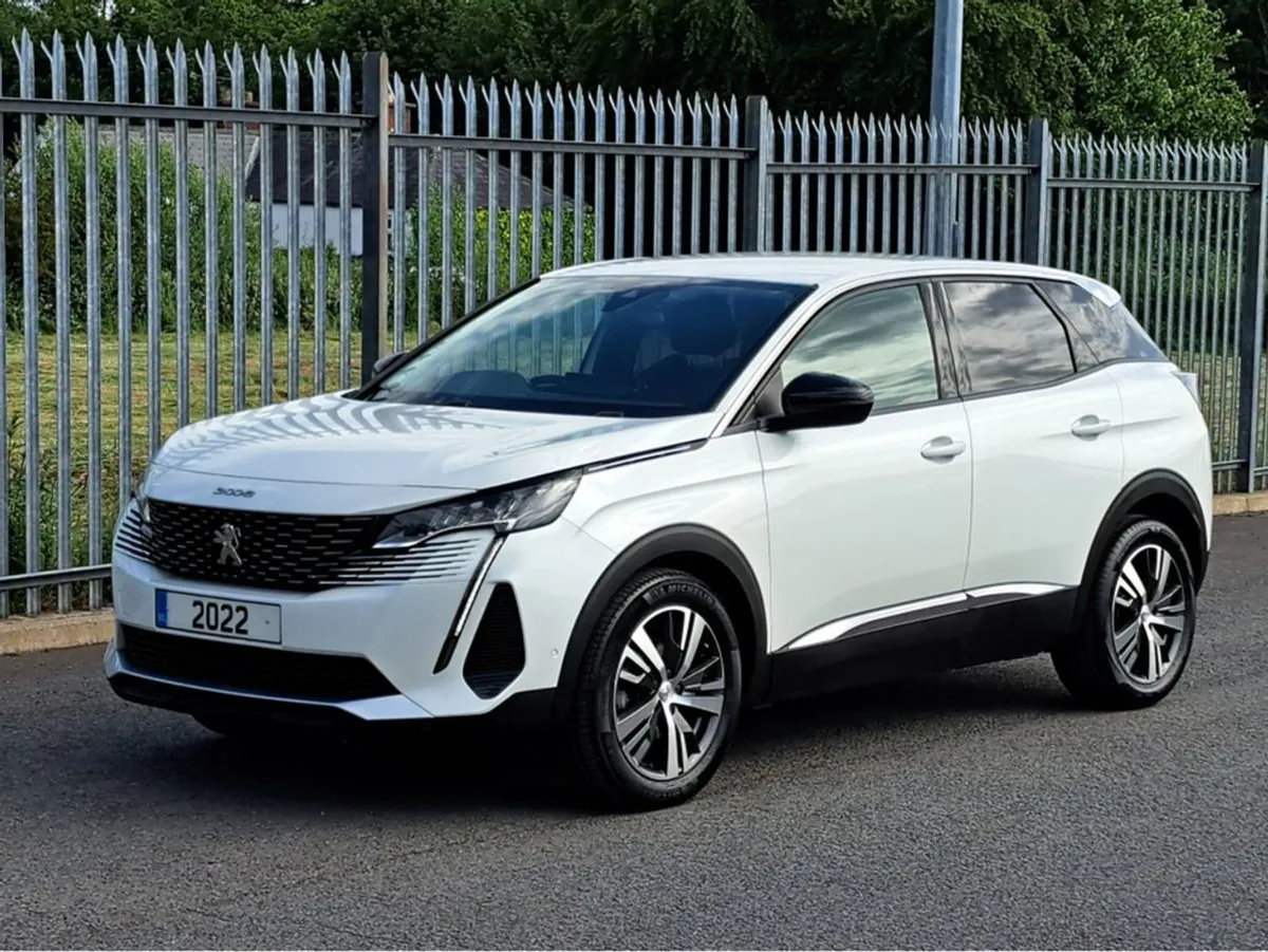 Peugeot 3008 Allure 1.5td 130BHP  half Leather re - Image 4