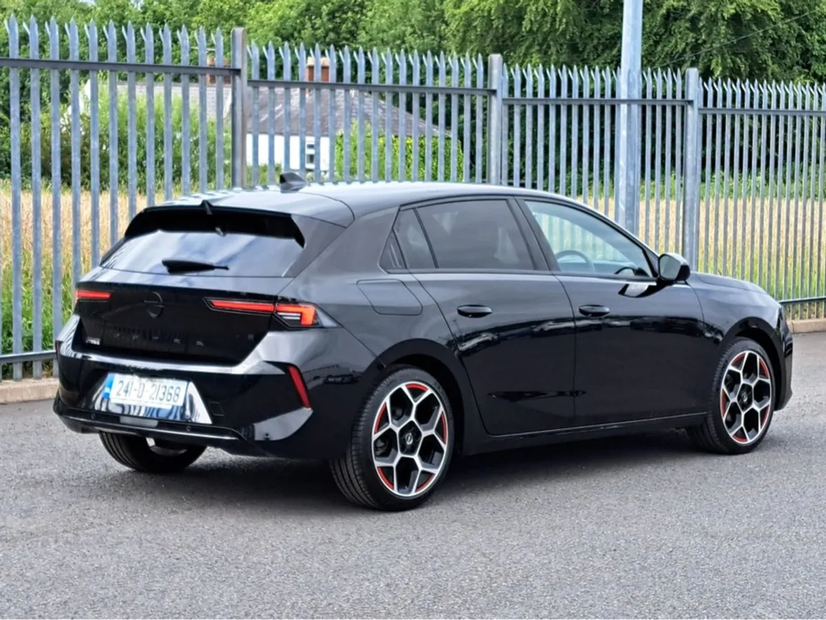 Opel Astra GS 1.2turbo 130BHP  leather/suede Inte - Image 4