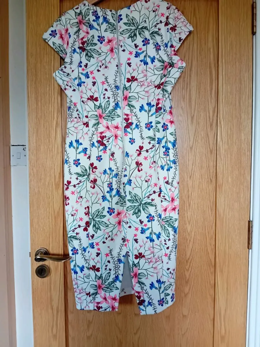 Ladies Dress Size 16 - Image 1