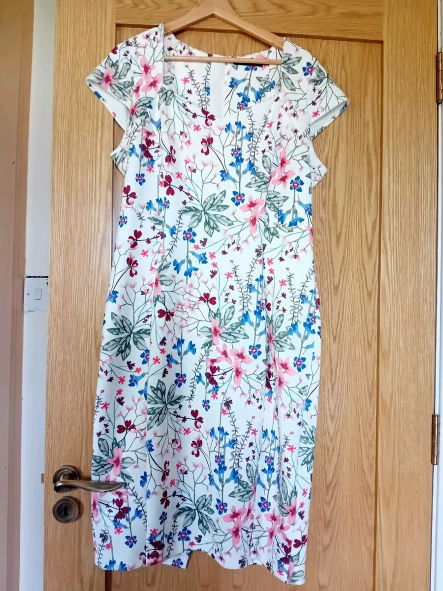 Ladies Dress Size 16 - Image 2