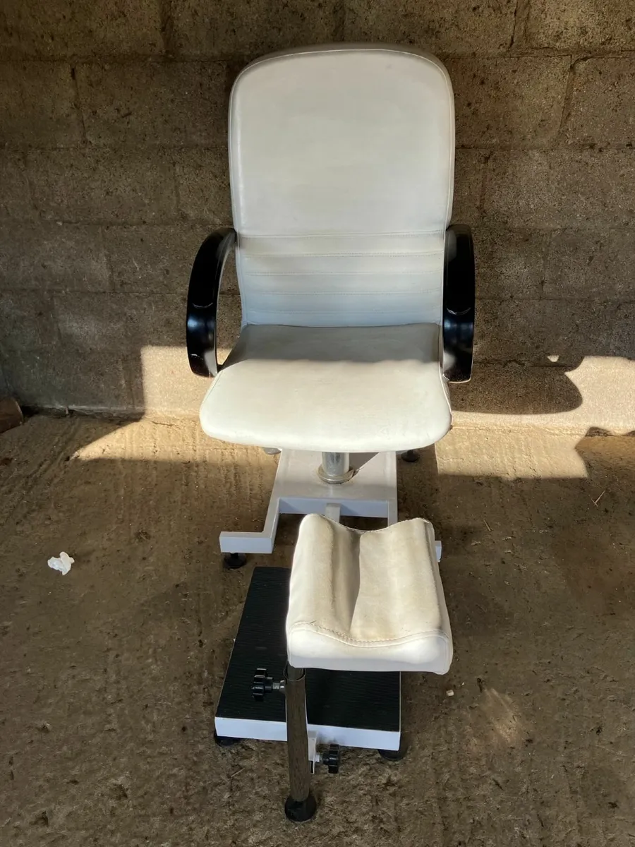 beautician chair