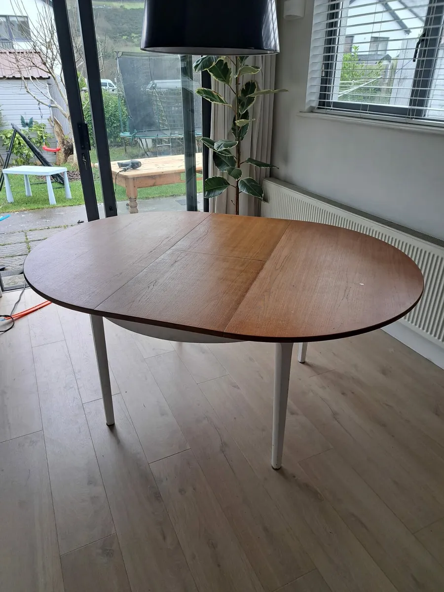 Extendable Table - Image 2