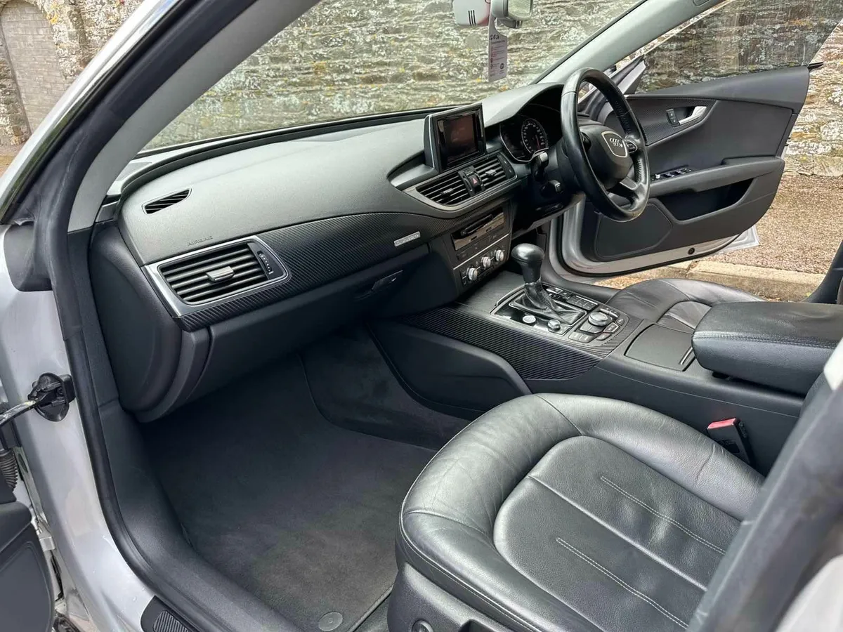 Audi A7 2011 - Image 2