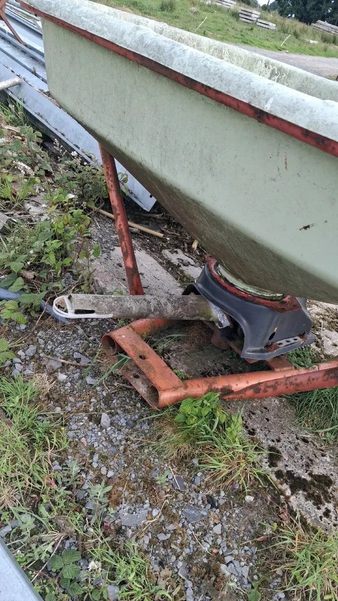 Fertilizer spreader - Image 2