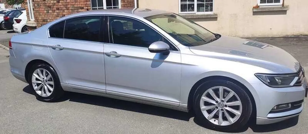 2015 Volkswagen Passat - Image 3
